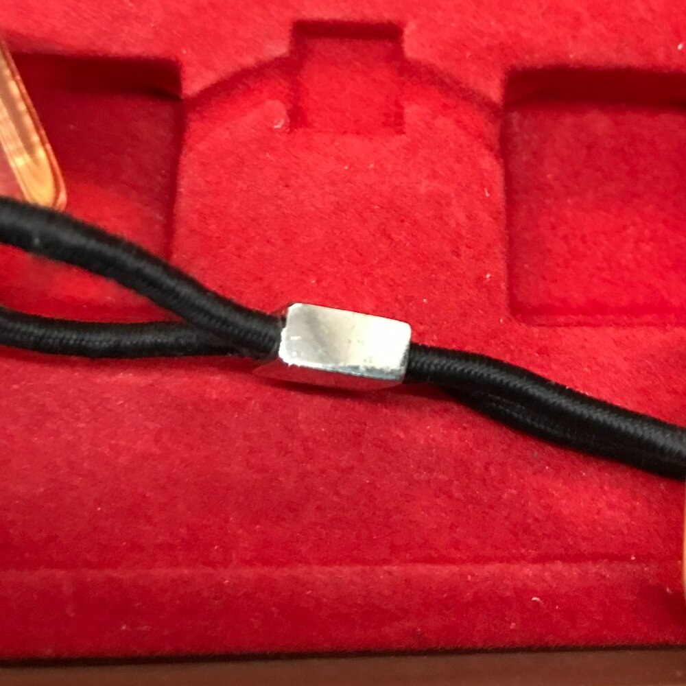 Louis Vuitton Vintage Coral Resin Hair Cube Pony & Bonus Barrette - Picture 5 of 16